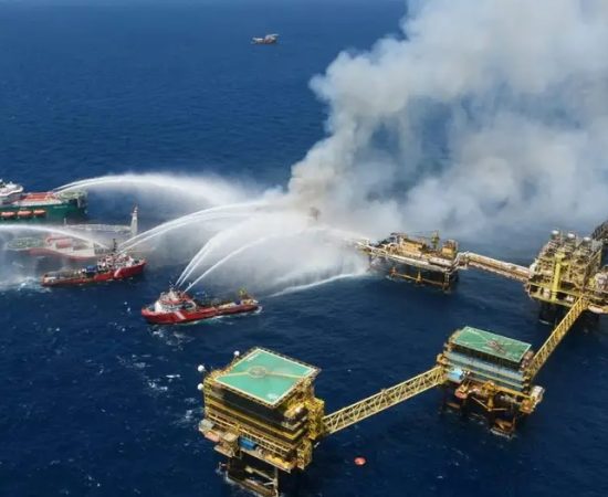 FIRE FIGHTING TRUCK 04 - OIL AND GAS INSTALLATION FIRE TENDER